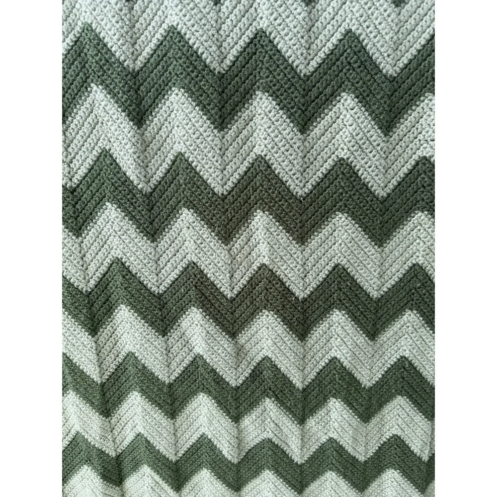 Vintage Chevron Crochet Ripple Afghan Blanket Throw Green 50 X 76